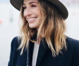 kobieta w kapeluszu